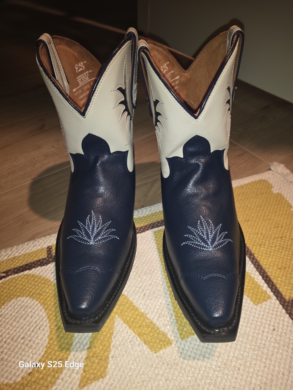 Womans Navy and White Western Cowboy Boots Size 9